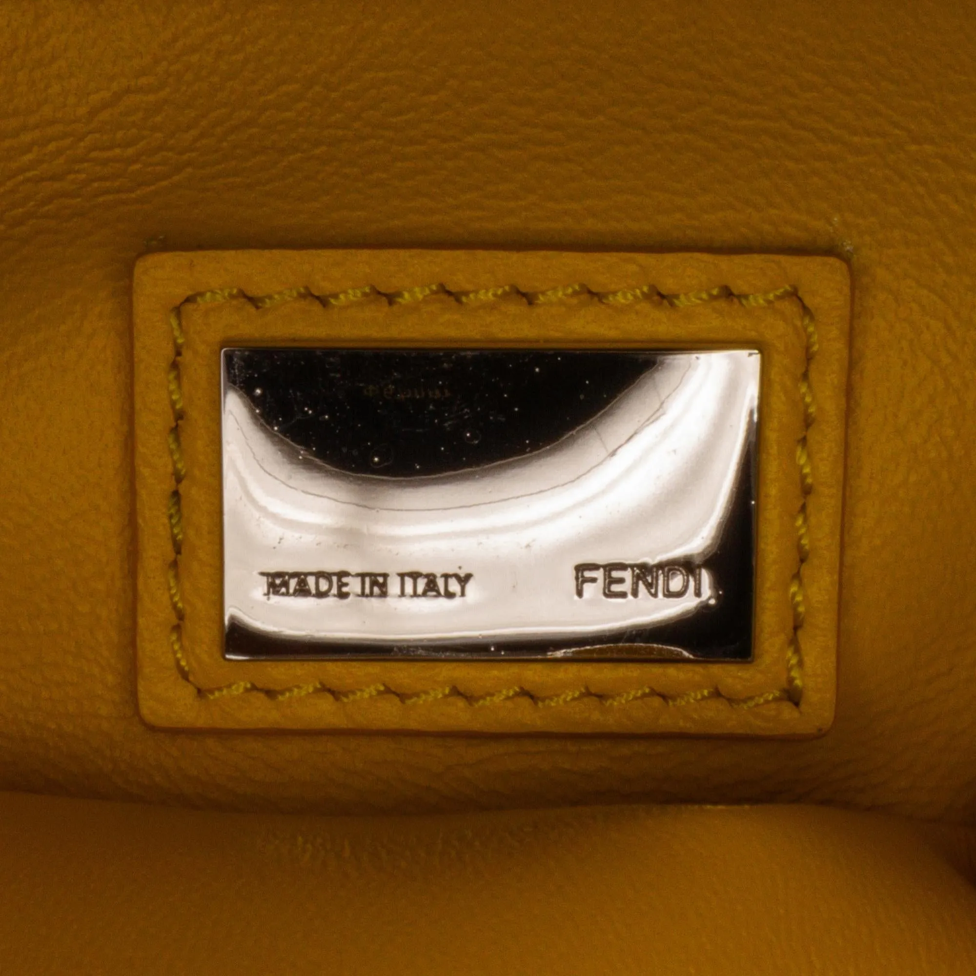 Fendi Medium Peekaboo Satchel (SHG-XV0djZ)