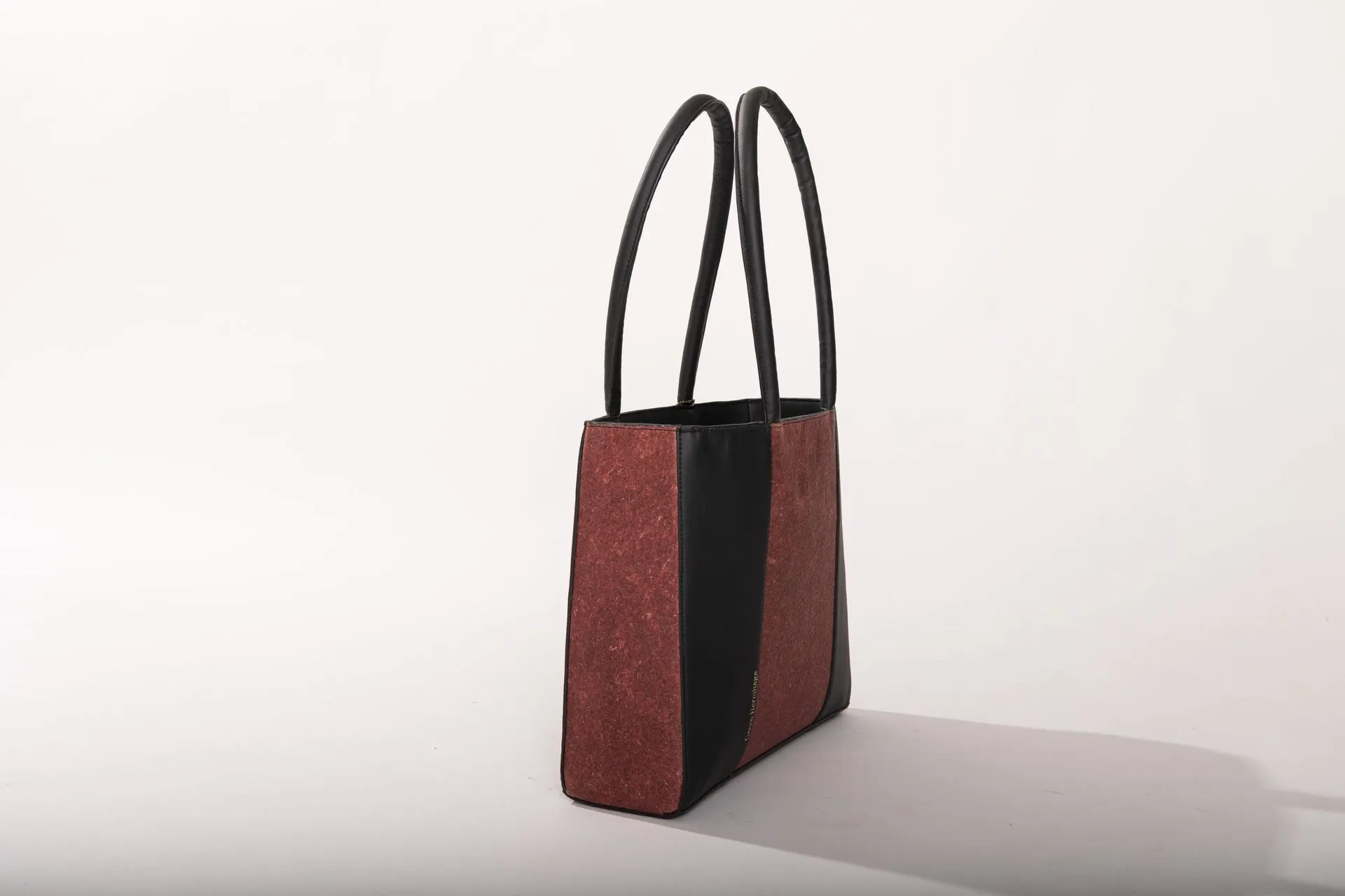 GREEN HERMITAGE KARYDA  (Madder Red & Black)
