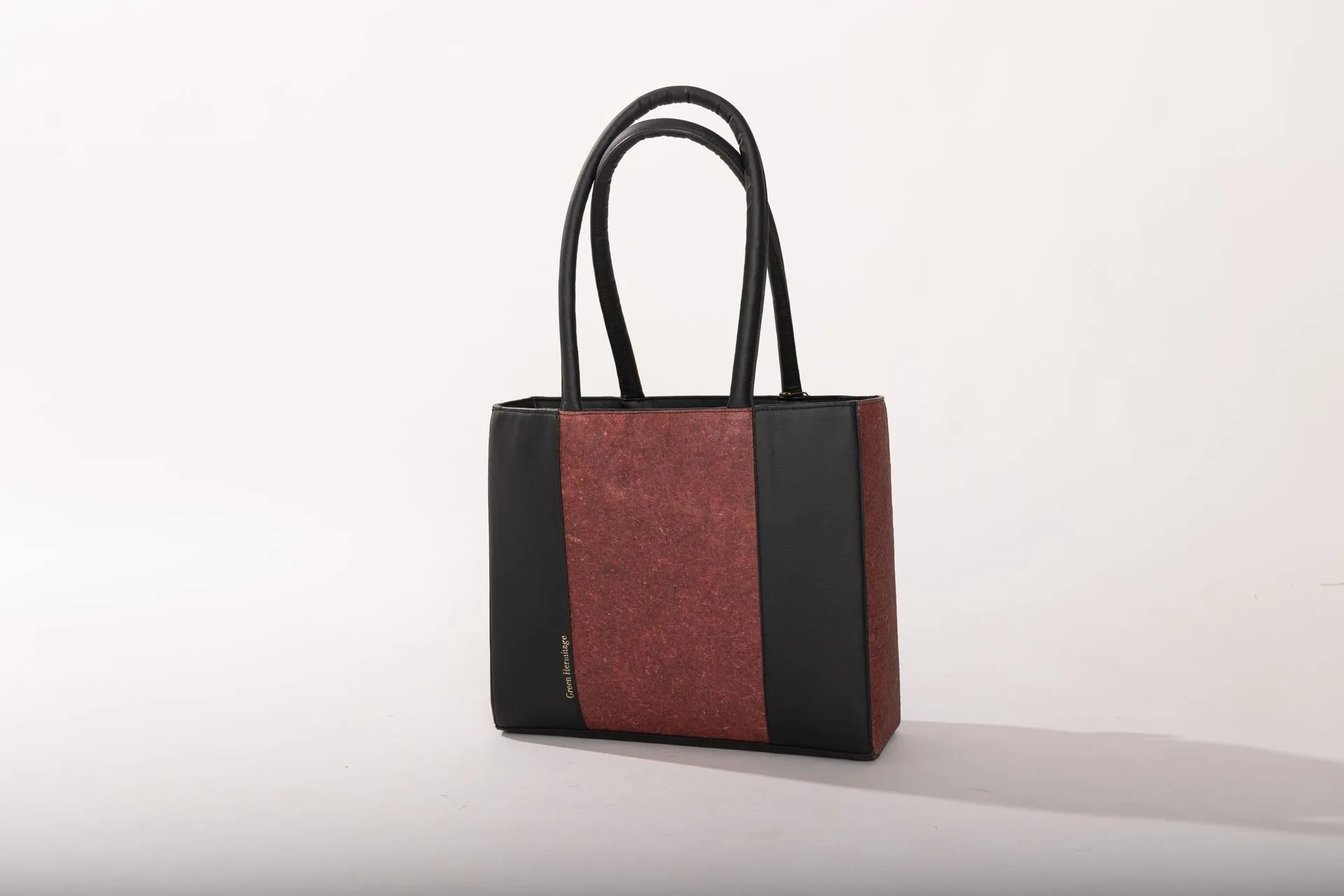 GREEN HERMITAGE KARYDA  (Madder Red & Black)