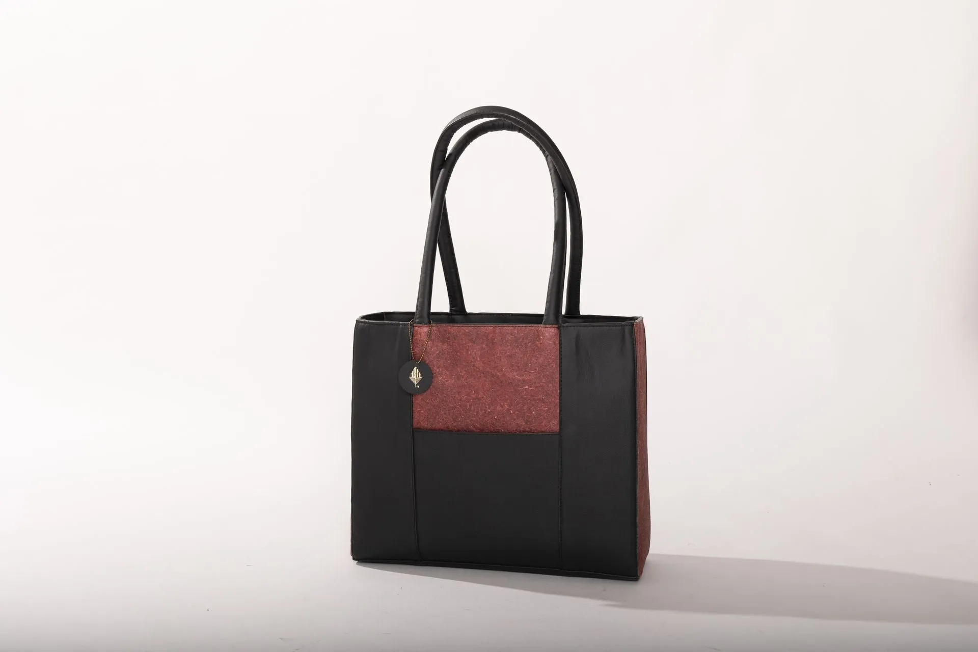 GREEN HERMITAGE KARYDA  (Madder Red & Black)